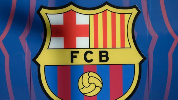 أستون فيلا يقترب من ضم فيران توريس من برشلونة