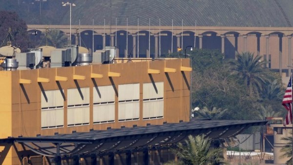 أمريكا تنهي المغادرة الإلزامية لموظفيها في العراق وتبقي على تحذير عدم السفر