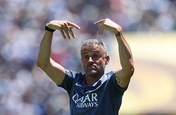 إنريكي يشيد بفوز باريس سان جيرمان الكبير على ريال مدريد