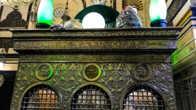 الإفتاء تحسم الجدل حول الصلاة في المساجد ذات الأضرحة