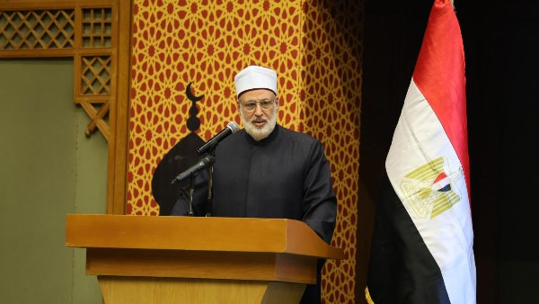 الإمام الأكبر أقر إنشاء جائزة لأفضل بحث علمي