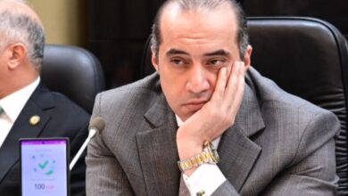 "الخدمة شغالة وحولت فلوس لابني".. صور