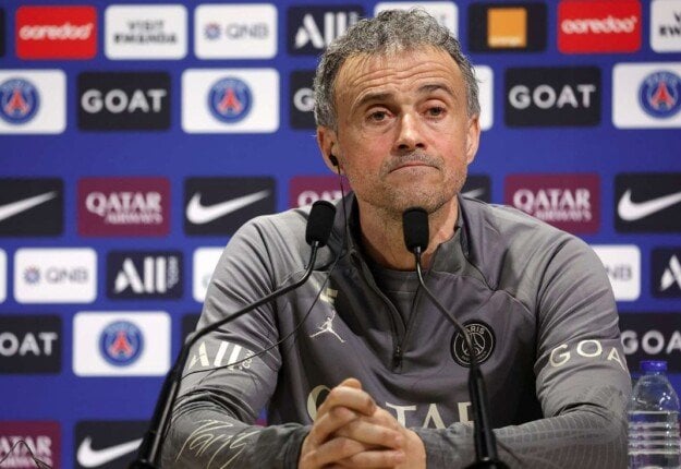 العقوبات تنتظر إنريكي بعد مشادته مع لاعب تشيلسي «جواو بيدرو»