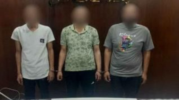 القبض على 3 أشخاص ينقبون عن الآثار داخل منزل بالمرج