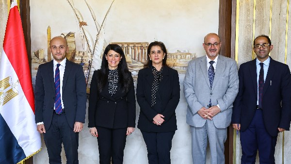 “المشاط” تبحث مع المدير الإقليمي لمنظمة الصحة العالمية تعزيز سياسات الصحة في خطة التنمية