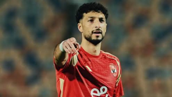 النهاية تقترب.. إعلامي يكشف عن رحيل نجم الأهلي