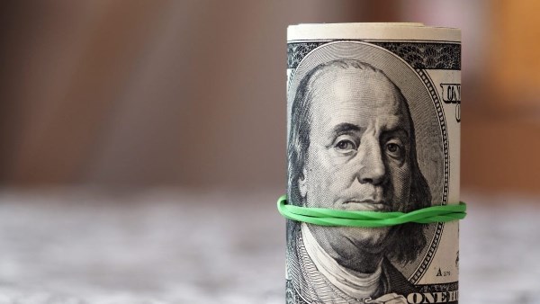 تحرك طفيف في سعر صرف الدولار مقابل الجنيه بختام التعاملات