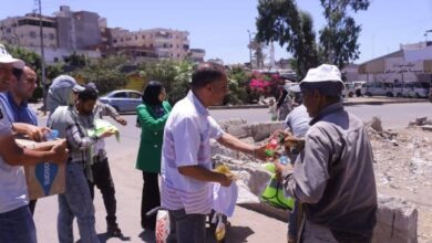 تكريم عمال النظافة بدمياط وتوزيع شنط غذائية عليهم