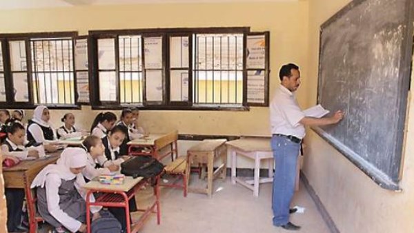 حالات مد الخدمة لأي من شاغلي وظائف أعضاء هيئة التعليم القائمين بأعمال التدريس