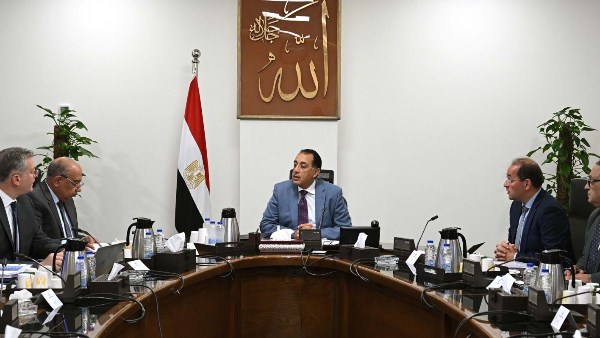 رئيس الوزراء يتابع إجراءات توفير الاعتمادات المالية لشراء وقود محطات الكهرباء