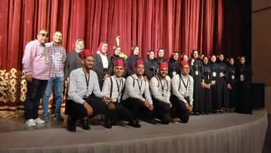 رئيس جامعة دمنهور يشهد العرض المسرحي أبنائي لطلاب كلية الآداب