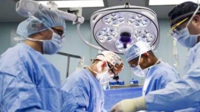 فريق طبي ينقذ حياة طفل مصاب بمرض جلدي نادر ونسبة تعافٍ 100%| تفاصيل