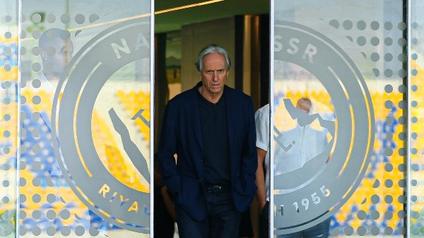 في غياب رونالدو.. خيسوس يصل النصر السعودي لبدء مهمته| شاهد