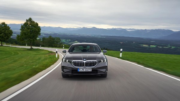 مواصفات BMW 520i Luxury