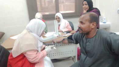 وكيل وزارة الصحة بالأقصر يتفقد مقر الحجر ويتابع أعمال حملة 100يوم
